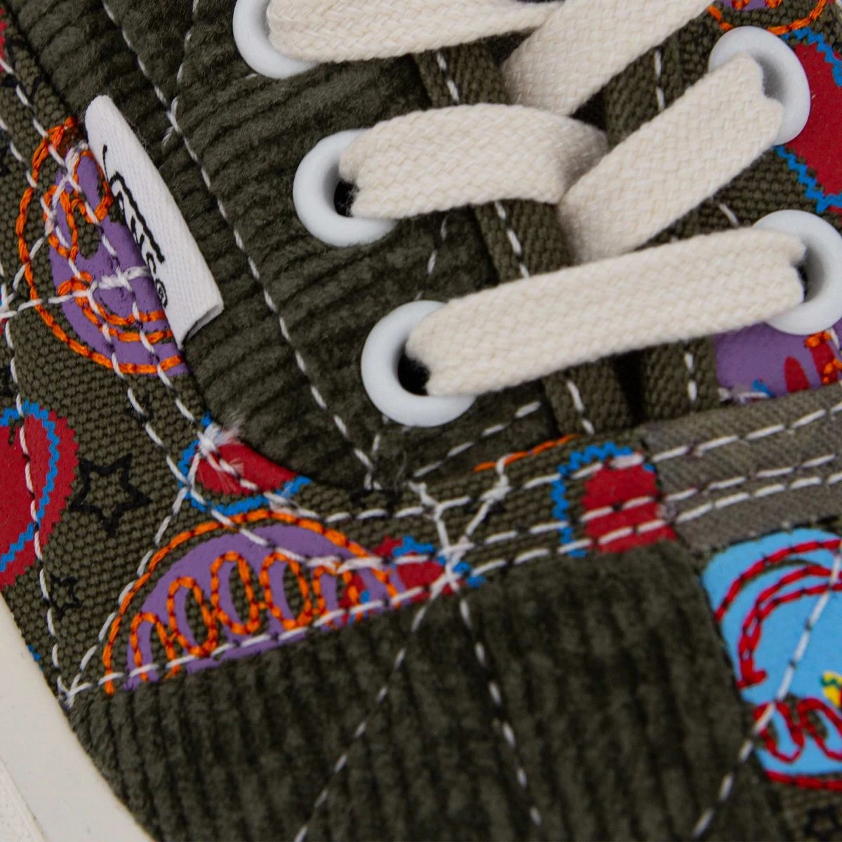 Baskets Authentic Patchwork Surpiqures Motifs Coeurs Et Smileys Basses T39 Au 47 Homme VANS 14 Baskets Authentic Patchwork Surpiqures Motifs Coeurs Et Smileys Basses T39 Au 47 Homme VANS – Image 12