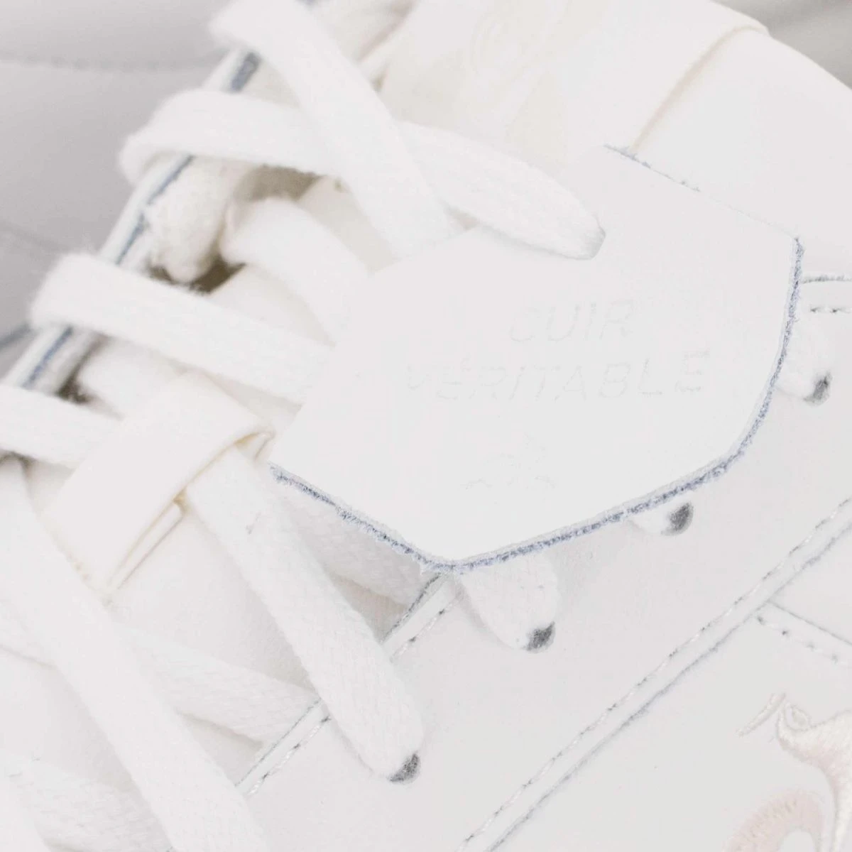 Baskets Basses Avec Détail Empiècement Logo Brodé Homme LE COQ SPORTIF 20 Baskets Basses Avec Détail Empiècement Logo Brodé Homme LE COQ SPORTIF – Image 18