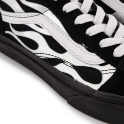 Baskets Flammes Blanches Era Basses T28-39 Enfant VANS -Dockers by Gerli Soldes Magasin baskets flammes blanches era basses t28 39 enfant vans 5