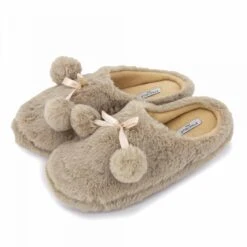 Chaussons Fausse Fourrure Pompon Antidérapant Claire Femme LES PETITES...PARIS -Dockers by Gerli Soldes Magasin chaussons fausse fourrure pompon antiderapant claire femme les petitesparis 12