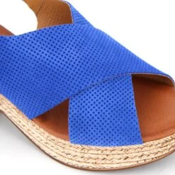 Sandales à Talon Compensé Azulon 20320-1 Bride Croisée Perforée Femme EMMA 8 Sandales à Talon Compensé Azulon 20320-1 Bride Croisée Perforée Femme EMMA -Dockers by Gerli Soldes Magasin sandales a talon compense azulon 20320 1 bride croisee perforee femme emma 2